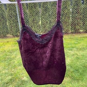 Hot Topic cropped purple velvet tank with black lace trim and adjustable straps